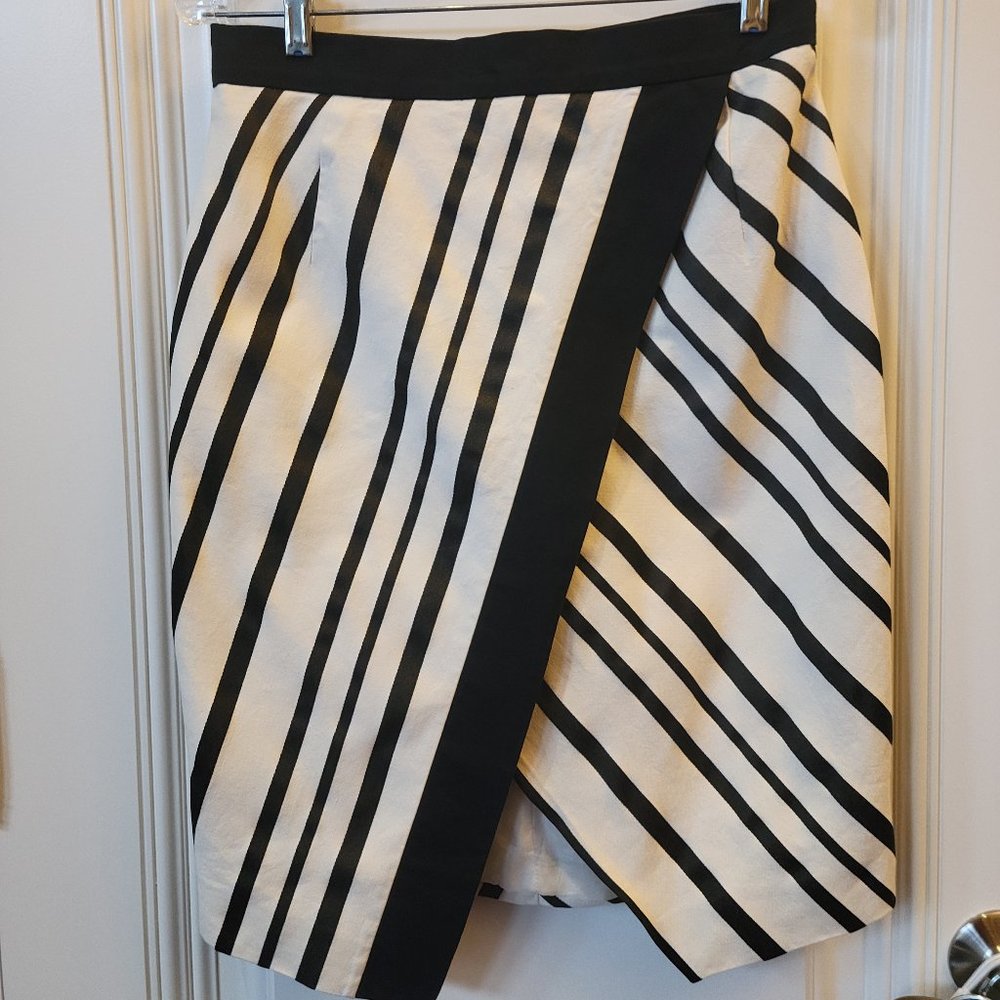 H & M Skirt - Picture 3 of 13